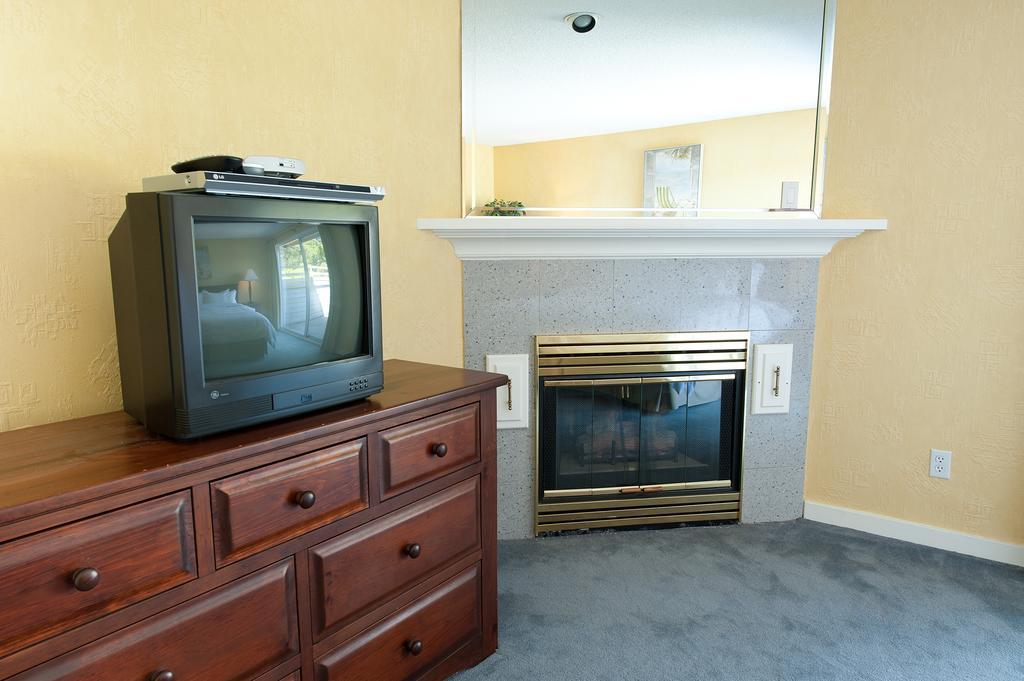 Pacific Shores & Hotel